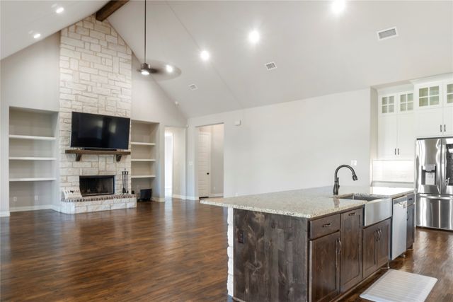 336 El Pescado Court, Godley, TX 76044