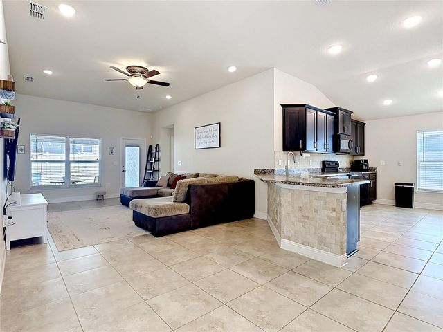 818 LANDMARK HILLS DRIVE, Haines City, FL 33844