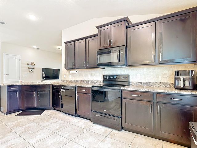 818 LANDMARK HILLS DRIVE, Haines City, FL 33844
