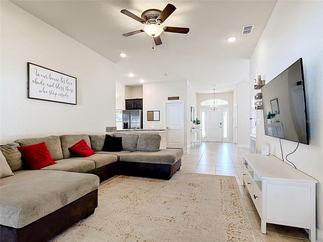818 LANDMARK HILLS DRIVE, Haines City, FL 33844