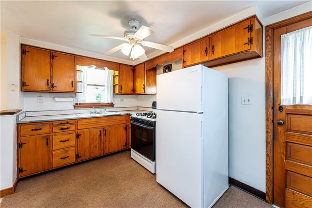 13740 Ridge Rd, Irwin, PA 15642