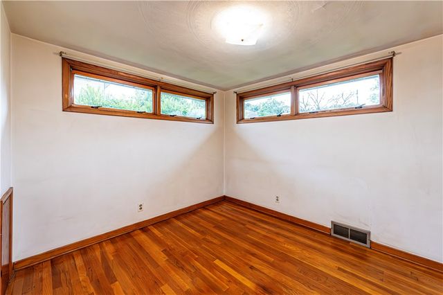 13740 Ridge Rd, Irwin, PA 15642