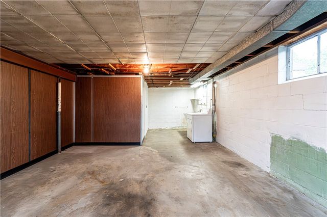 13740 Ridge Rd, Irwin, PA 15642