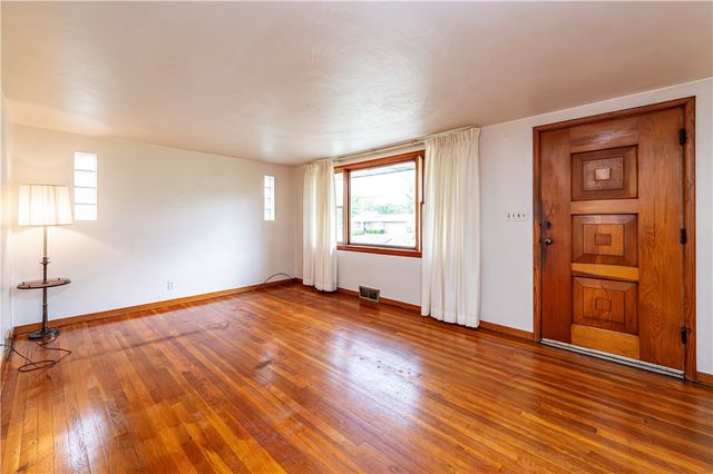 13740 Ridge Rd, Irwin, PA 15642