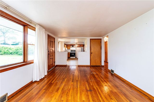 13740 Ridge Rd, Irwin, PA 15642