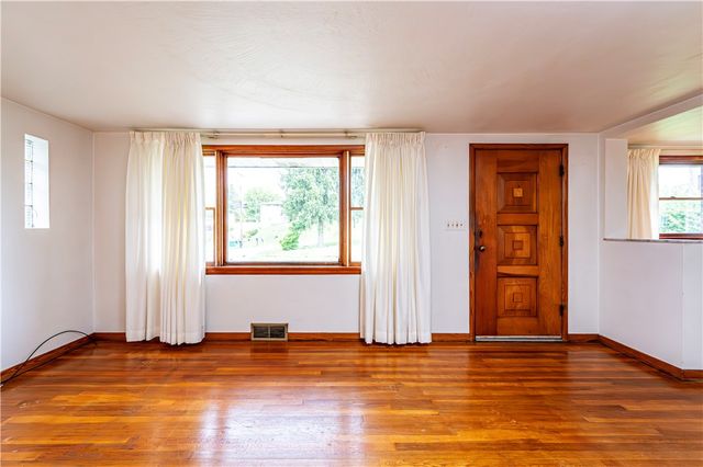 13740 Ridge Rd, Irwin, PA 15642