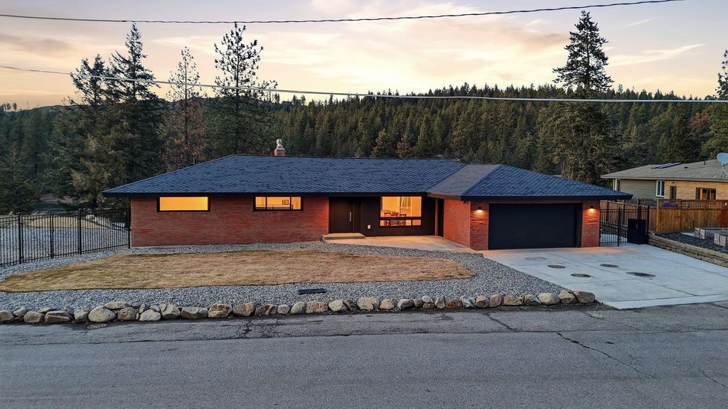 7211 E South River Way Ave, Spokane, WA 99212