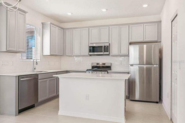 5806 SPOTTED HARRIER WAY, Lithia, FL 33547