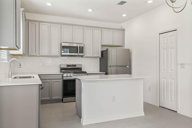 5806 SPOTTED HARRIER WAY, Lithia, FL 33547