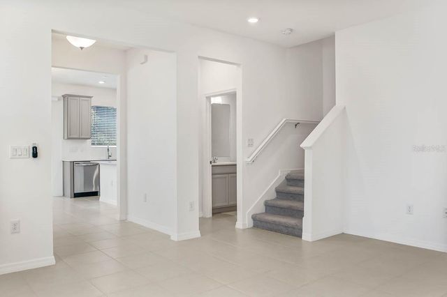 5806 SPOTTED HARRIER WAY, Lithia, FL 33547