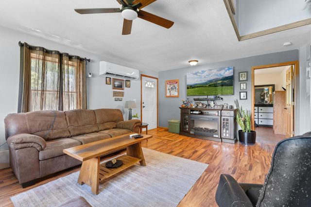 10 9th Avenue NW, Oronoco, MN 55960