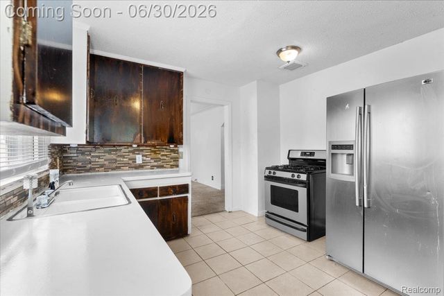 7400 Dolphin, Detroit, MI 48239