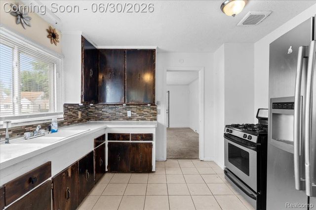 7400 Dolphin, Detroit, MI 48239