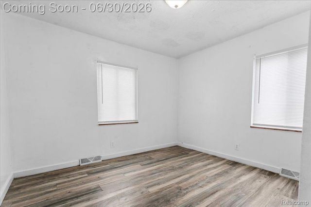 7400 Dolphin, Detroit, MI 48239