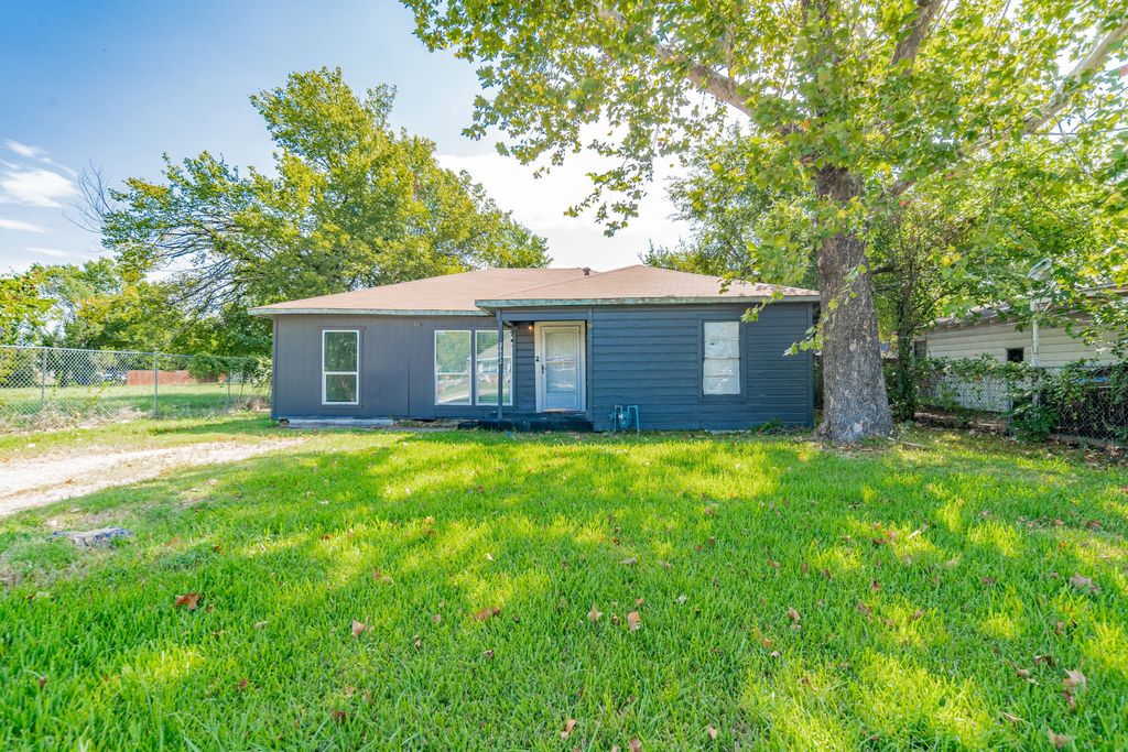 2622 Crystal Drive, Balch Springs, TX 75180