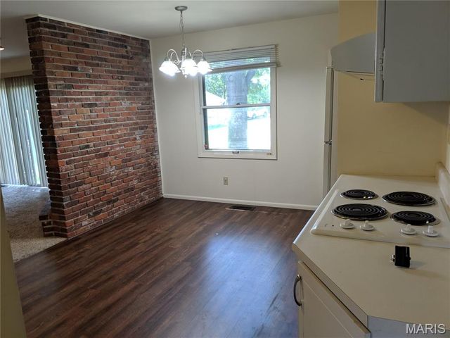 822 Dutch Mill Drive, Ballwin, MO 63011