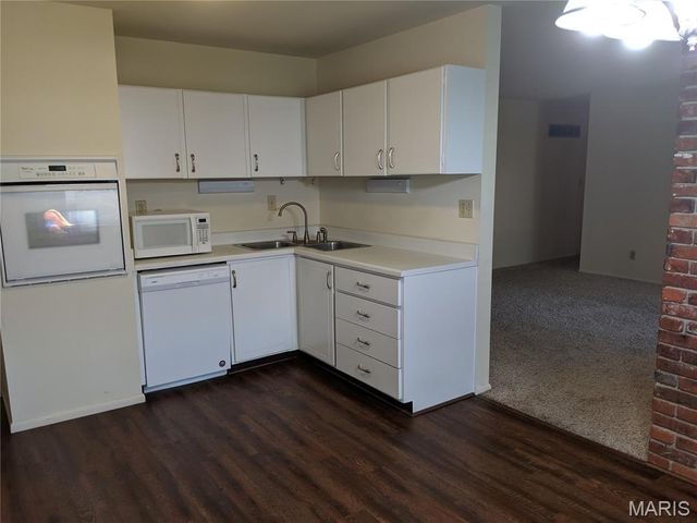 822 Dutch Mill Drive, Ballwin, MO 63011