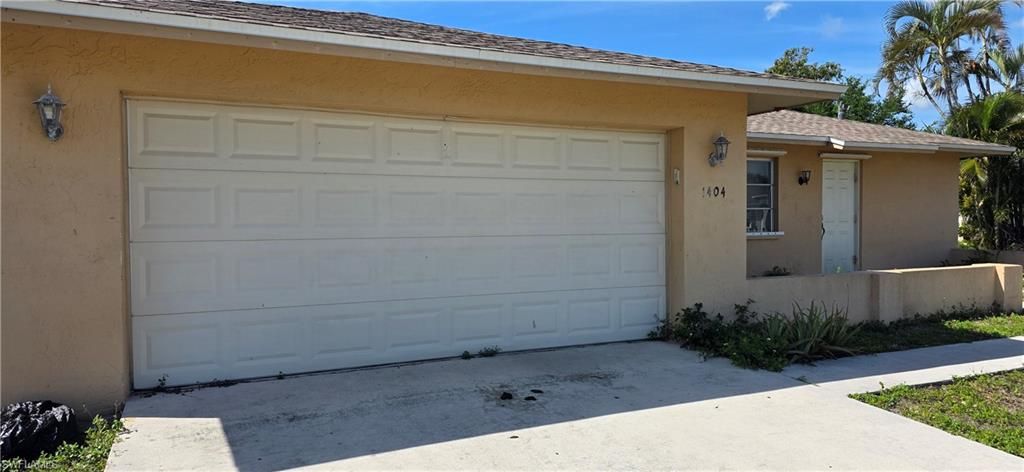 Image 1 of property listing at 1404 SE 34th TER, Cape Coral, FL 33904