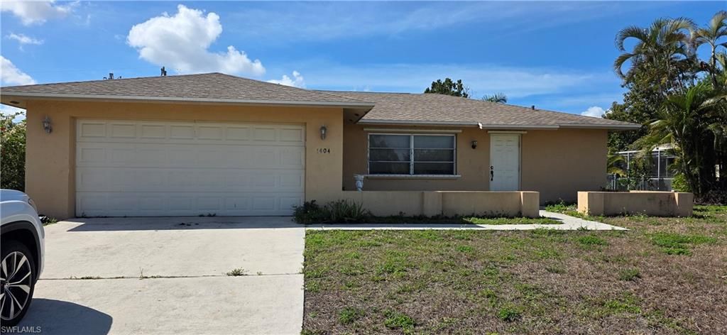 Image 2 of property listing at 1404 SE 34th TER, Cape Coral, FL 33904