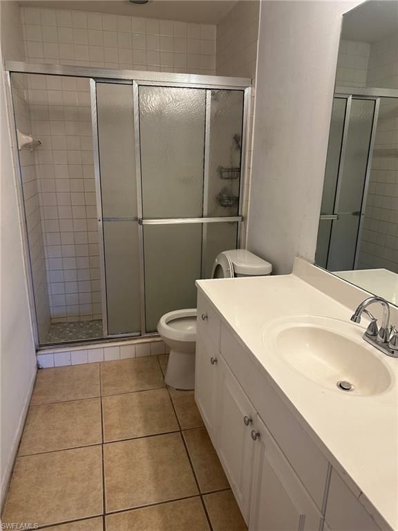 Image 5 of property listing at 1404 SE 34th TER, Cape Coral, FL 33904