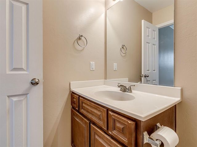 12124 NW 133rd Terrace, Piedmont, OK 73078
