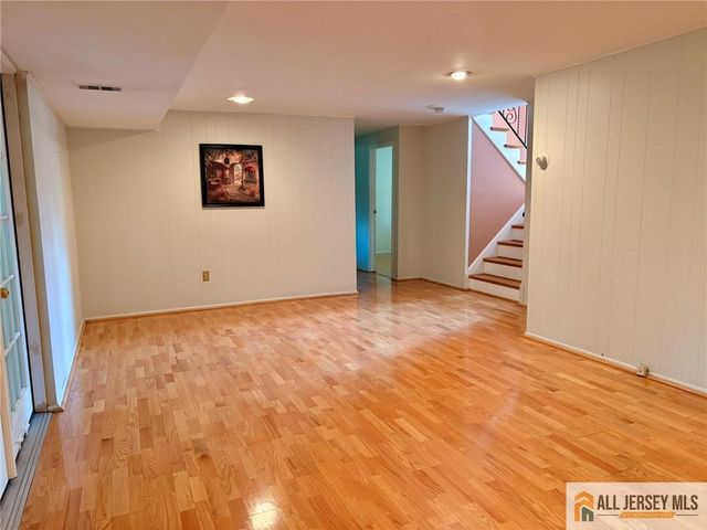 35 Wellington Road, East Brunswick, NJ 08816
