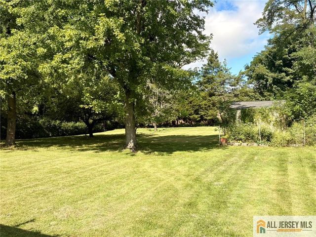 35 Wellington Road, East Brunswick, NJ 08816