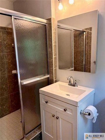 35 Wellington Road, East Brunswick, NJ 08816