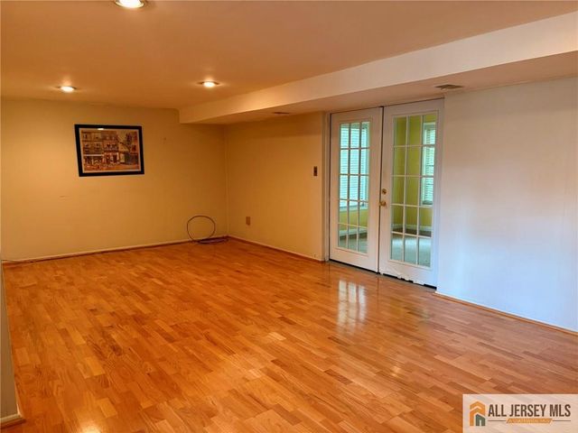 35 Wellington Road, East Brunswick, NJ 08816
