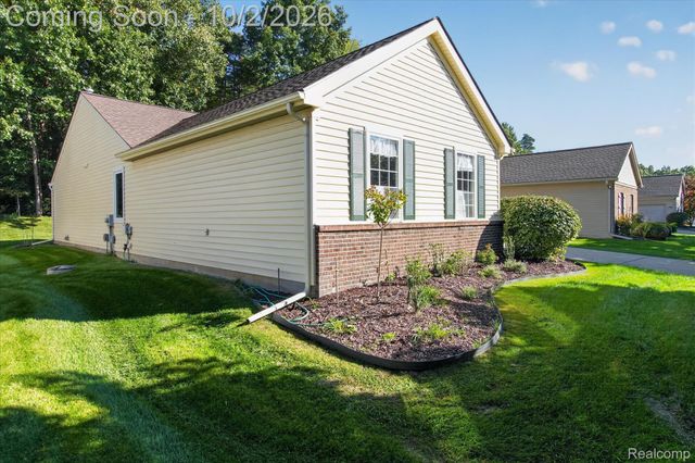 2697 Signature Circle, Hamburg Township, MI 48169
