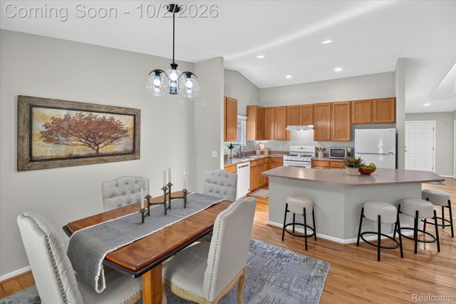 2697 Signature Circle, Hamburg Township, MI 48169