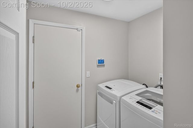 2697 Signature Circle, Hamburg Township, MI 48169