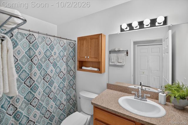 2697 Signature Circle, Hamburg Township, MI 48169