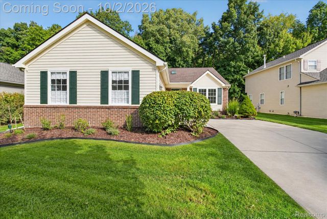 2697 Signature Circle, Hamburg Township, MI 48169
