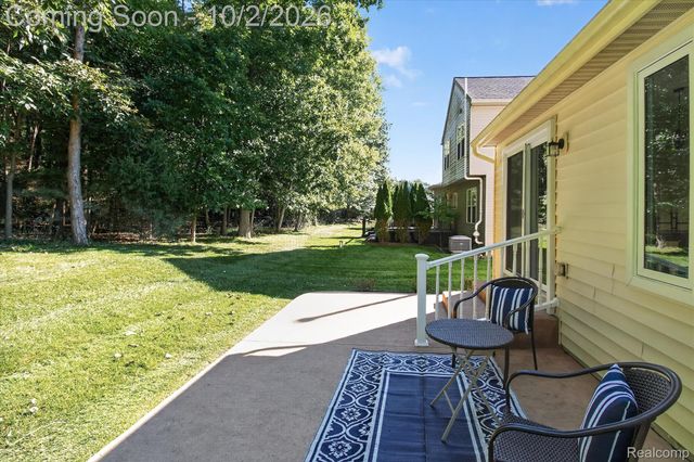 2697 Signature Circle, Hamburg Township, MI 48169
