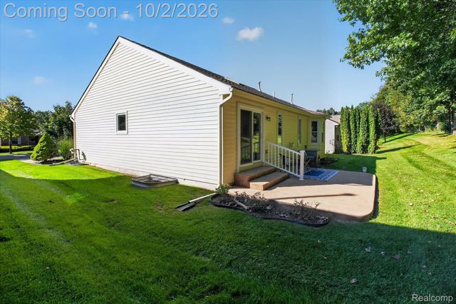 2697 Signature Circle, Hamburg Township, MI 48169