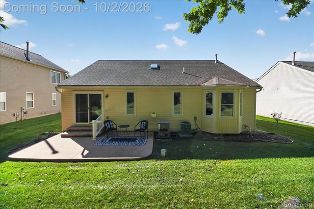 2697 Signature Circle, Hamburg Township, MI 48169