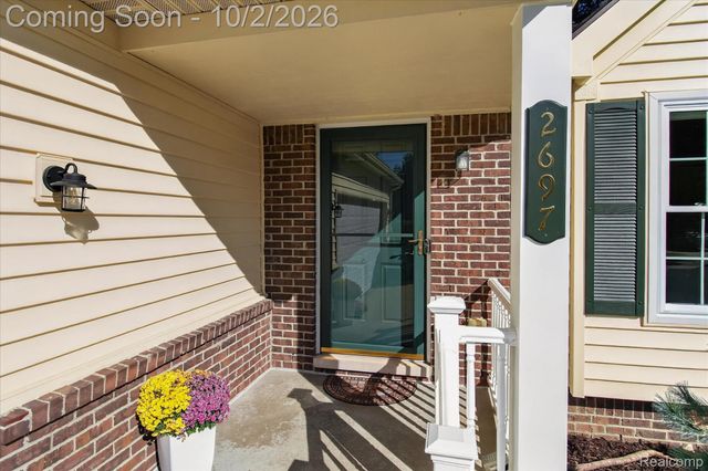 2697 Signature Circle, Hamburg Township, MI 48169