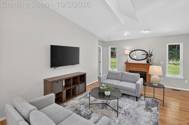 2697 Signature Circle, Hamburg Township, MI 48169