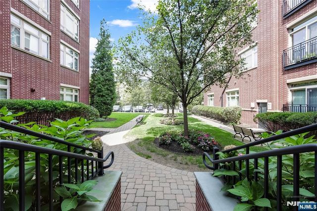 4422 Riverview Avenue 422, Englewood, NJ 07631