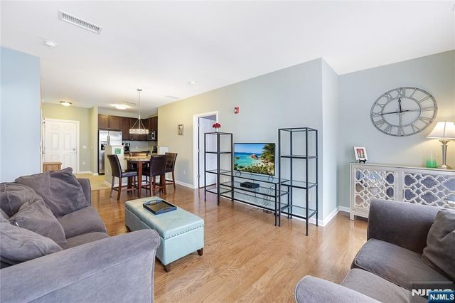 4422 Riverview Avenue 422, Englewood, NJ 07631
