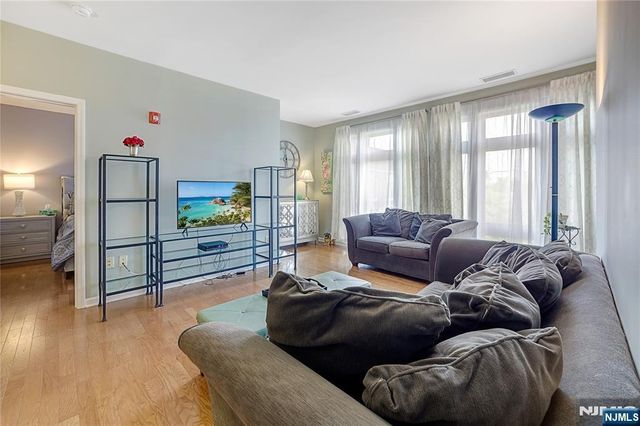 4422 Riverview Avenue 422, Englewood, NJ 07631