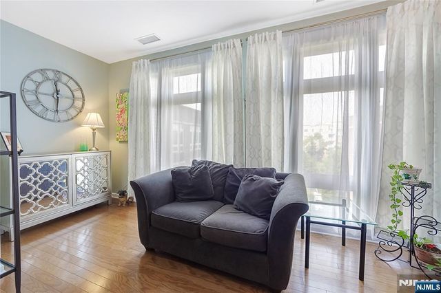 4422 Riverview Avenue 422, Englewood, NJ 07631