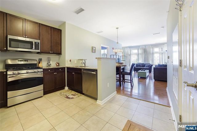 4422 Riverview Avenue 422, Englewood, NJ 07631