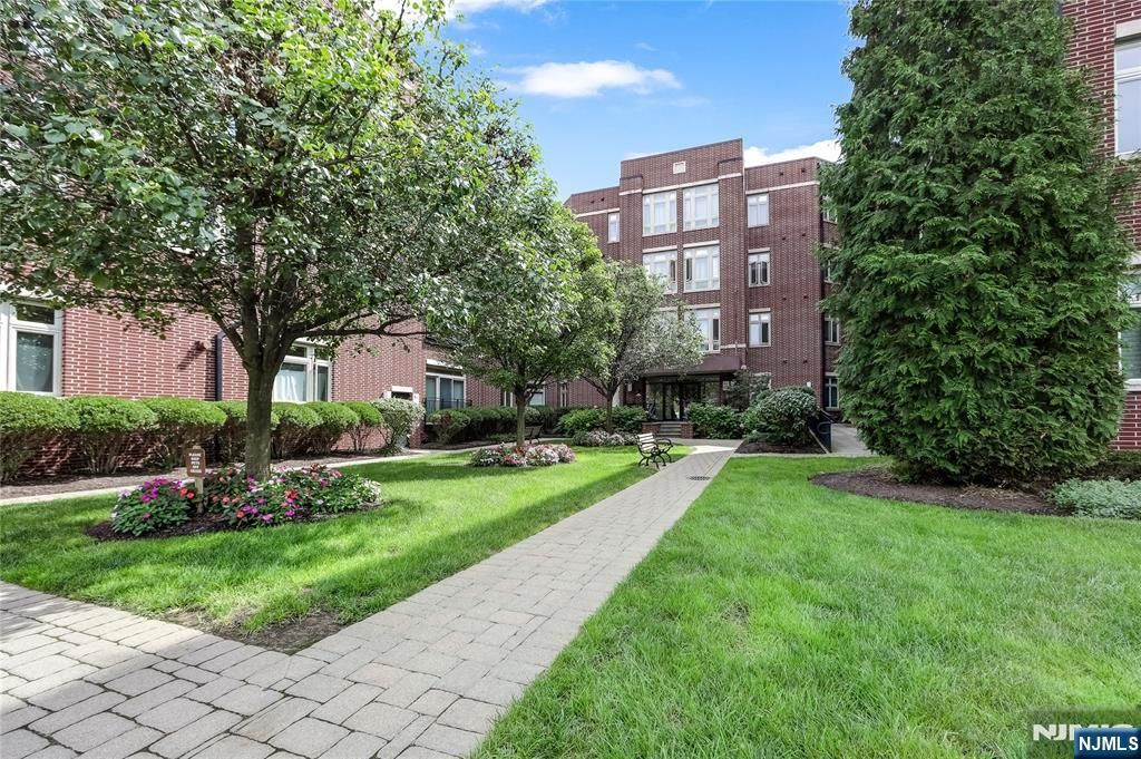 4422 Riverview Avenue 422, Englewood, NJ 07631
