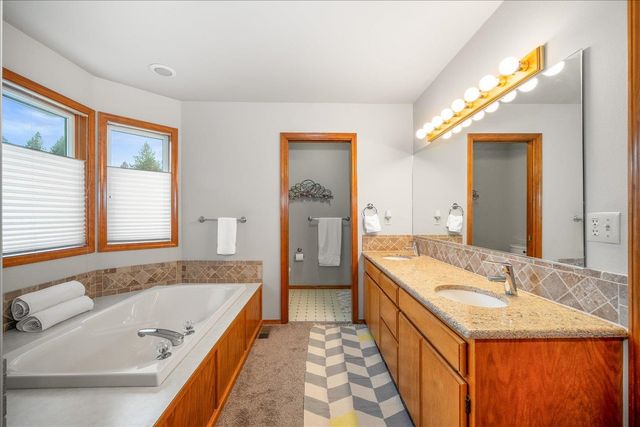 3817 S Custer St, Spokane, WA 99223
