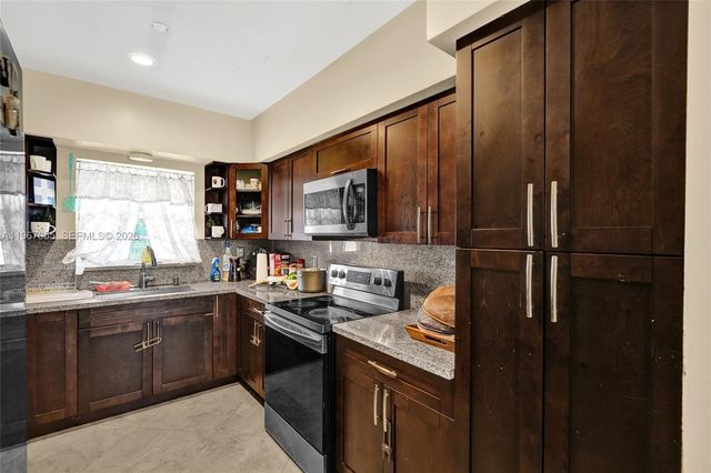 1775 NE 147th St, Miami, FL 33181