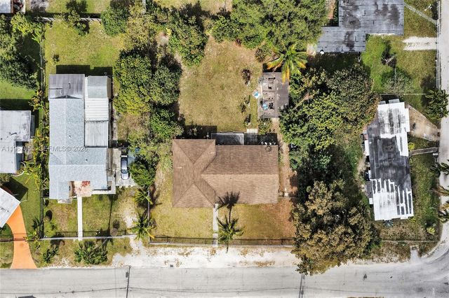 1775 NE 147th St, Miami, FL 33181