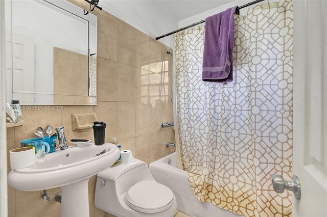 1775 NE 147th St, Miami, FL 33181