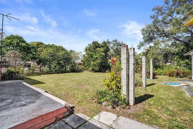 1775 NE 147th St, Miami, FL 33181